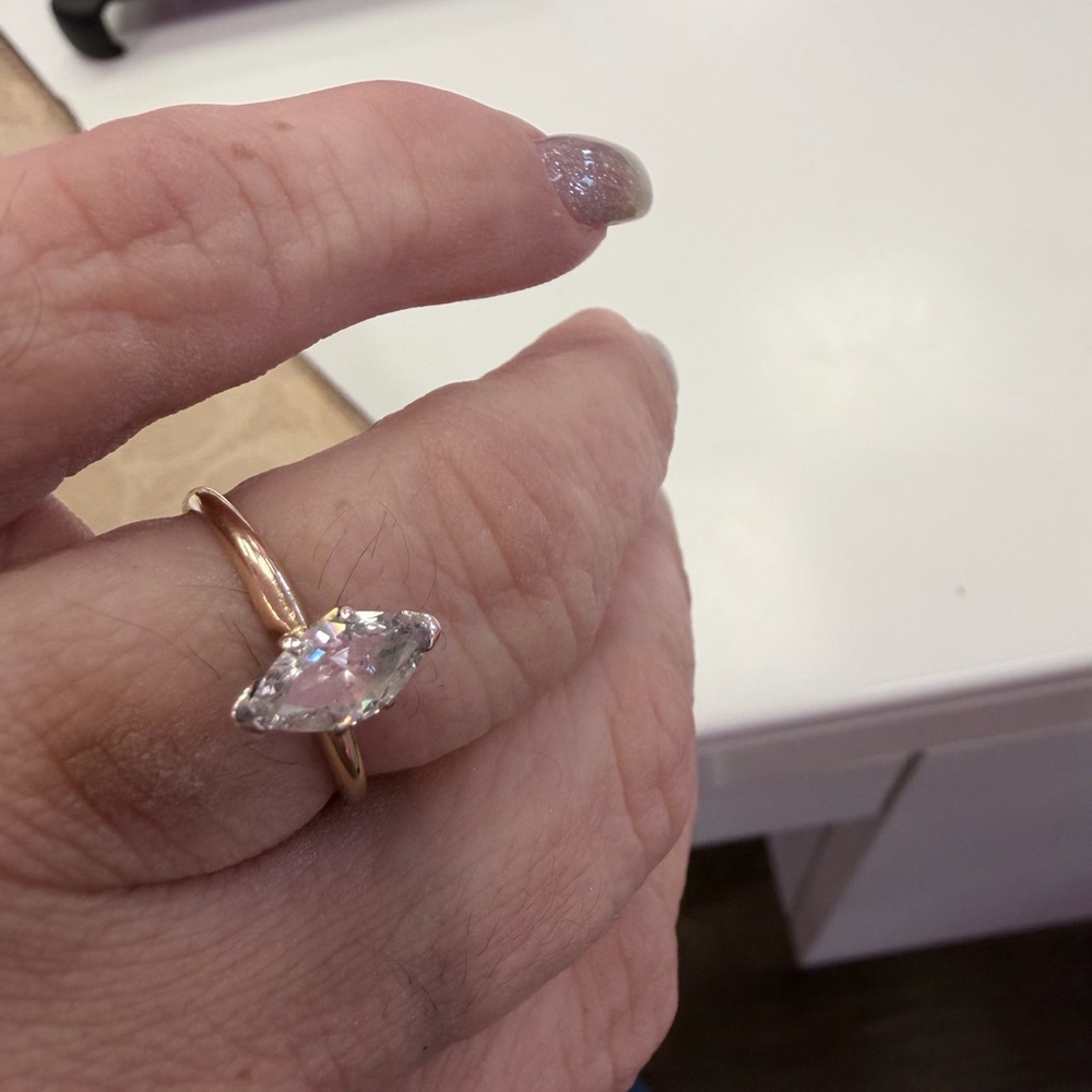 Elegant Gold Ring with Clear Gemstone